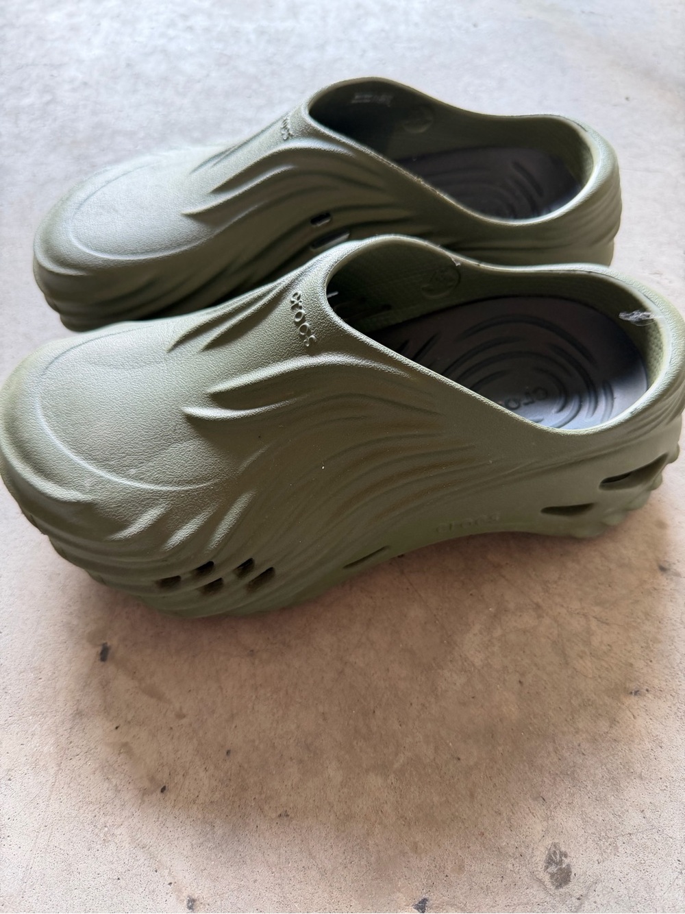 Unisex Crocs ecowave in Olive Green